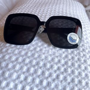 Stella BLACK oversized polarized sunglasses by the brand iSEA! From free people